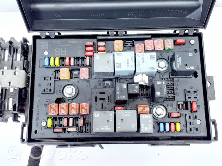 Opel Astra J Fuse box set 13343762