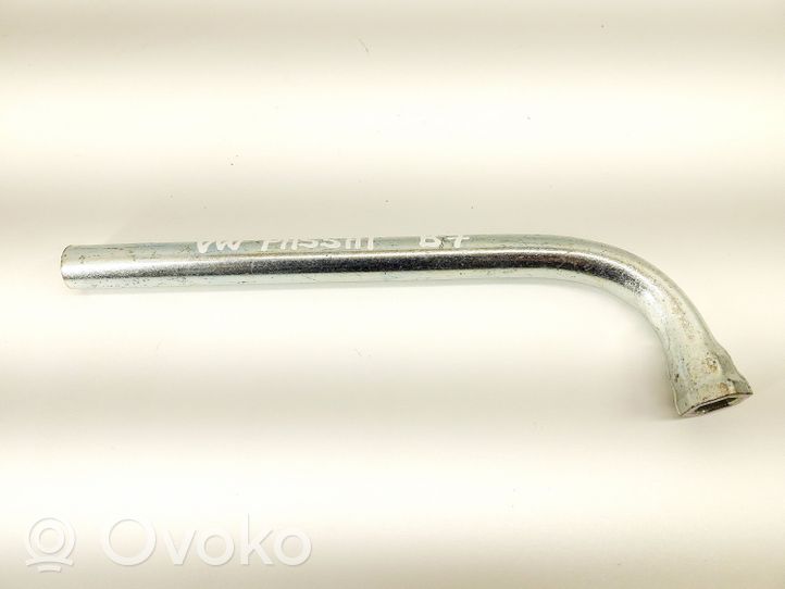 Volkswagen PASSAT B7 Wheel nut wrench 