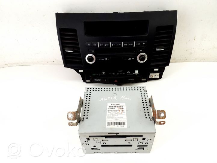 Mitsubishi Lancer VIII Radio/CD/DVD/GPS-pääyksikkö 8701A363