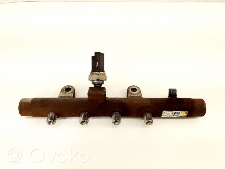 Nissan Qashqai Listwa wtryskowa 175218188R