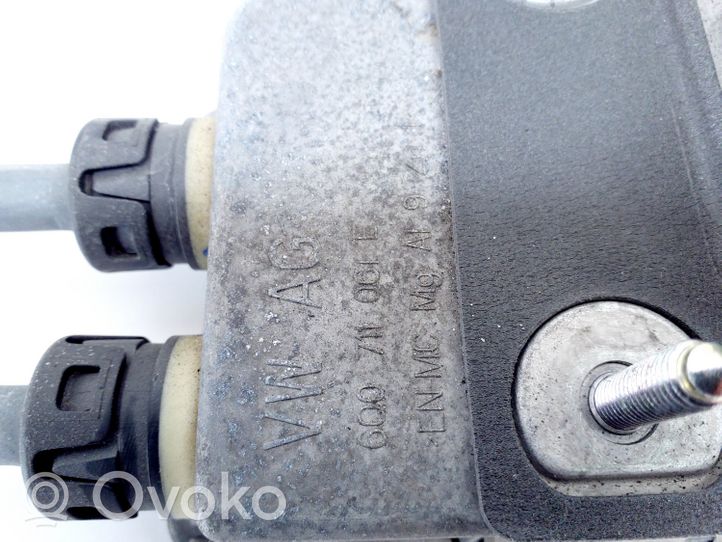 Skoda Fabia Mk3 (NJ) Lewarek zmiany biegów / dolny 600711611A