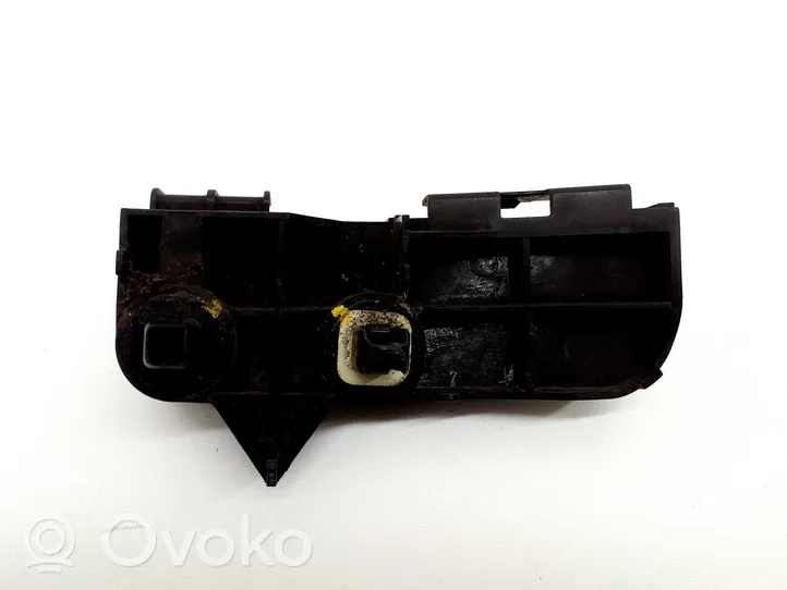 Toyota Auris 150 Puskurin kannattimen kulmakannake 5256302030