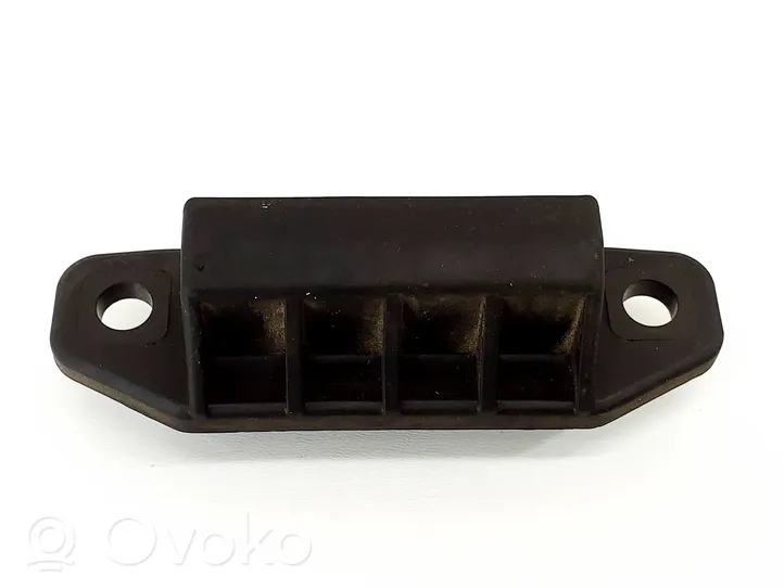 Toyota Yaris Bouton interrupteur ouverture du coffre 