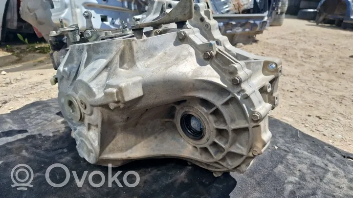 Toyota RAV 4 (XA40) Mechaninė 6 pavarų dėžė HYK8N