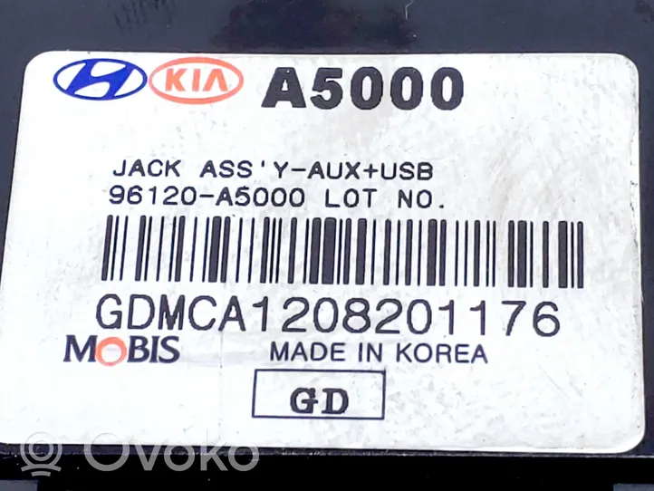 Hyundai i30 Connettore plug in AUX 96120A5000