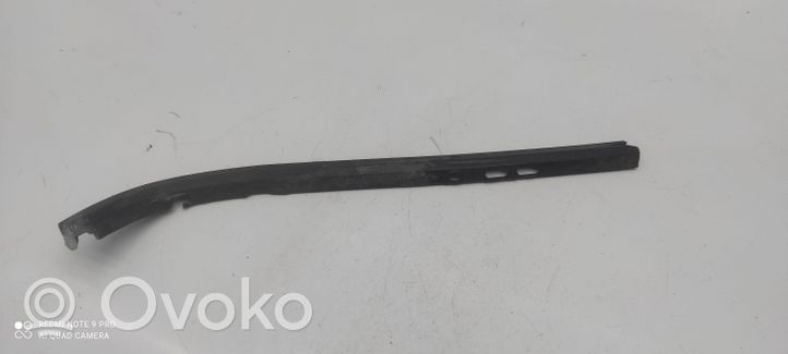 Audi 80 90 B2 Kita išorės detalė 811853841B