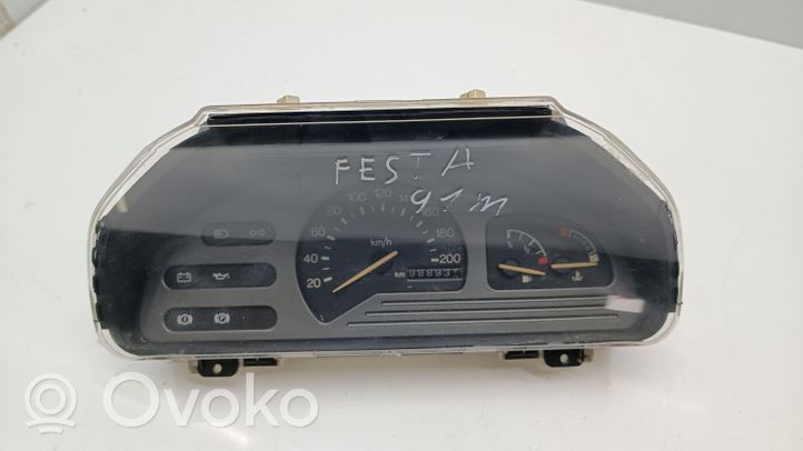 Ford Fiesta Compteur de vitesse tableau de bord 89FB10K843AB