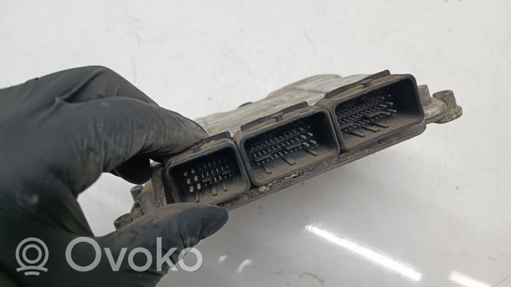 Renault Megane II Sterownik / Moduł ECU 0281010556