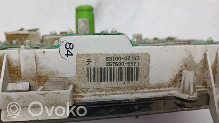 Toyota Camry Tachimetro (quadro strumenti) 8310032143