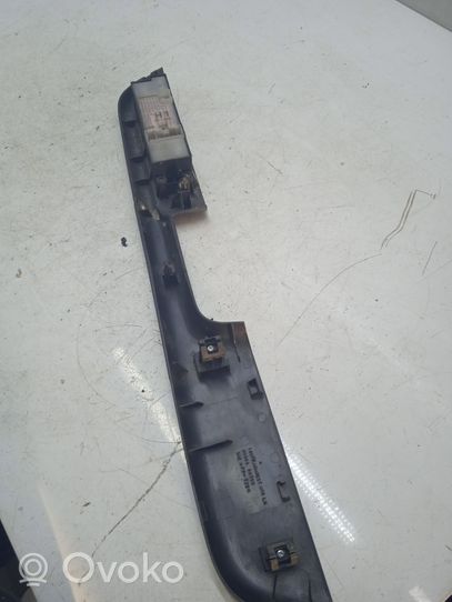 Nissan X-Trail T30 Support bouton lève vitre porte avant 809493H700