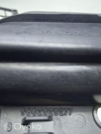 Citroen ZX Poignée inférieure de porte avant 9602929277