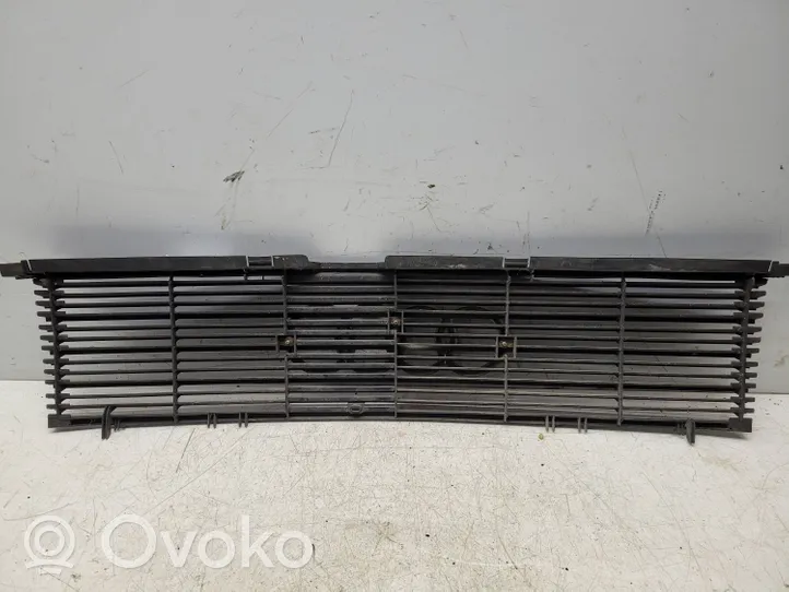 Audi 80 90 B2 Grille calandre supérieure de pare-chocs avant 