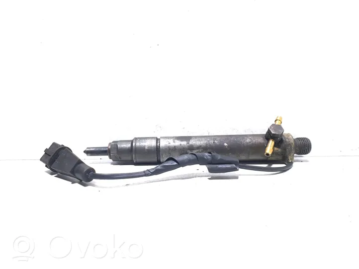 Volkswagen PASSAT B5 Injecteur de carburant 