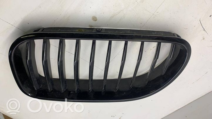 BMW 6 F06 Gran coupe Grille calandre supérieure de pare-chocs avant 51137212849