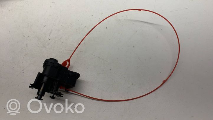 Audi A5 8T 8F Motorino del tappo del serbatoio del carburante 8F0862153D