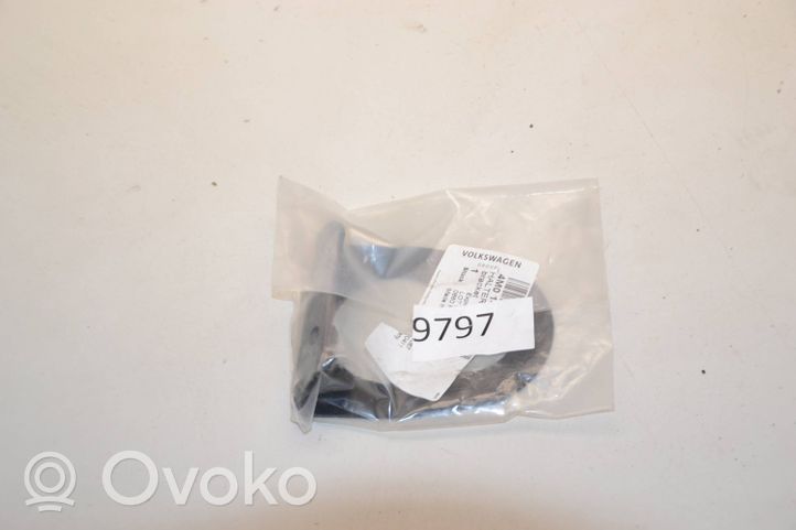 Audi Q7 4M Jäähdyttimen kannatin 4M0145841