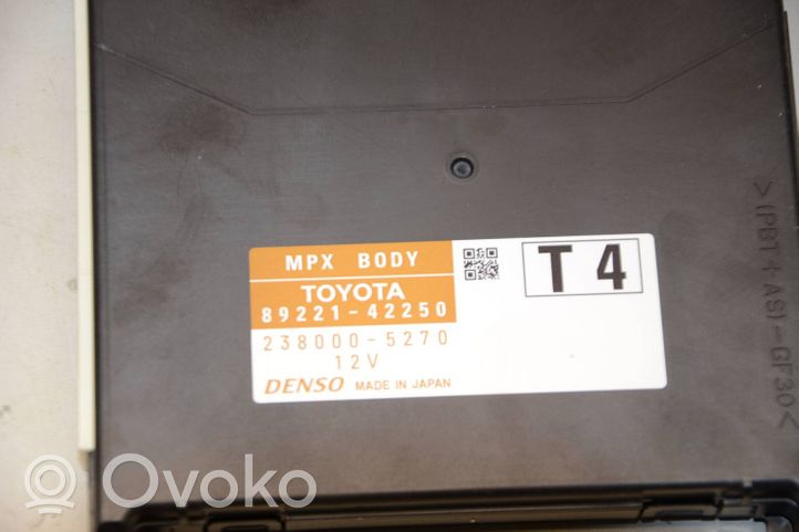 Toyota RAV 4 (XA40) Module de fusibles 8922142250