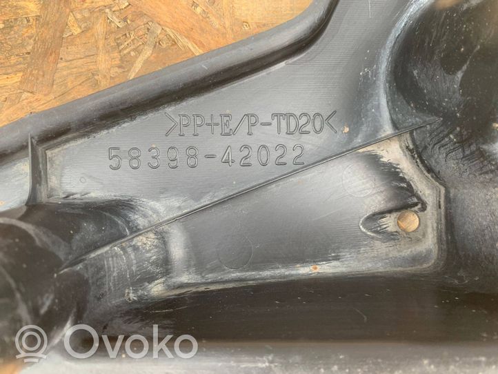 Toyota RAV 4 (XA40) Autres pièces intérieures 5839842022