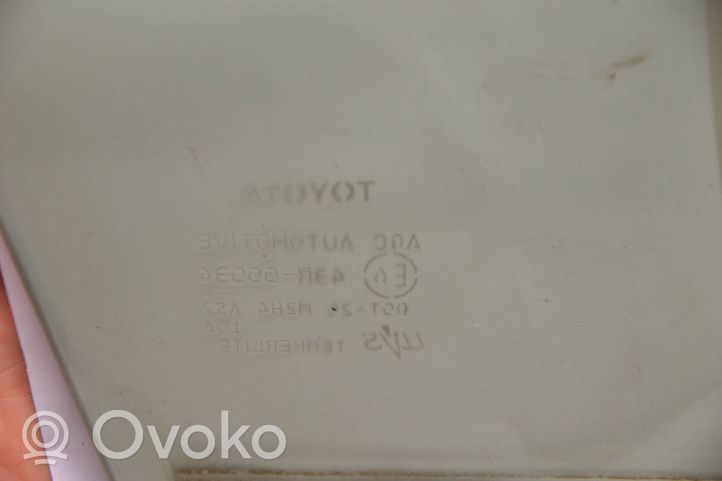 Toyota RAV 4 (XA40) Szyba drzwi przednich 6810142190