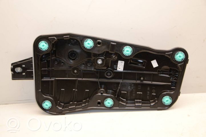 Skoda Octavia Mk4 Meccanismo di sollevamento del finestrino posteriore senza motorino 5E3839461