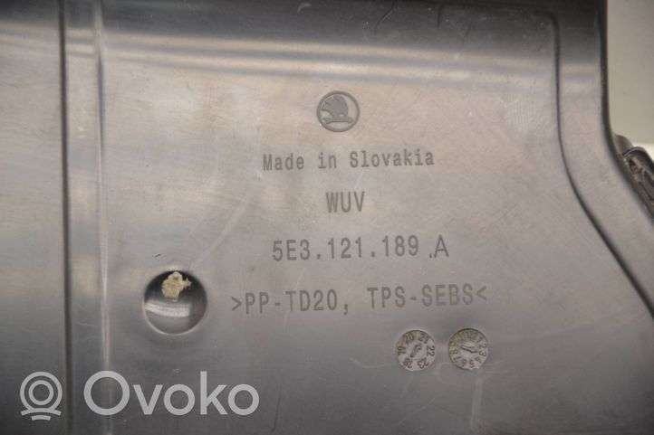 Skoda Octavia Mk4 Część rury dolotu powietrza 5E3121189A