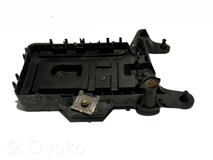 Volkswagen PASSAT B7 Vassoio batteria 1K0915325B