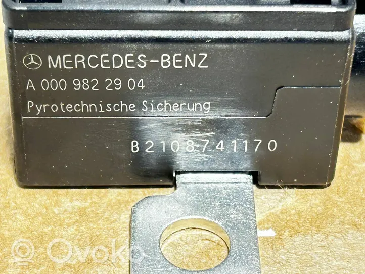 Mercedes-Benz CLA C118 X118 Fusibile relè della batteria A0009822904