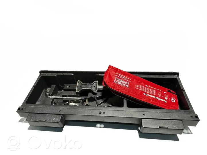 Toyota Verso Ящик для инструментов 649910F030