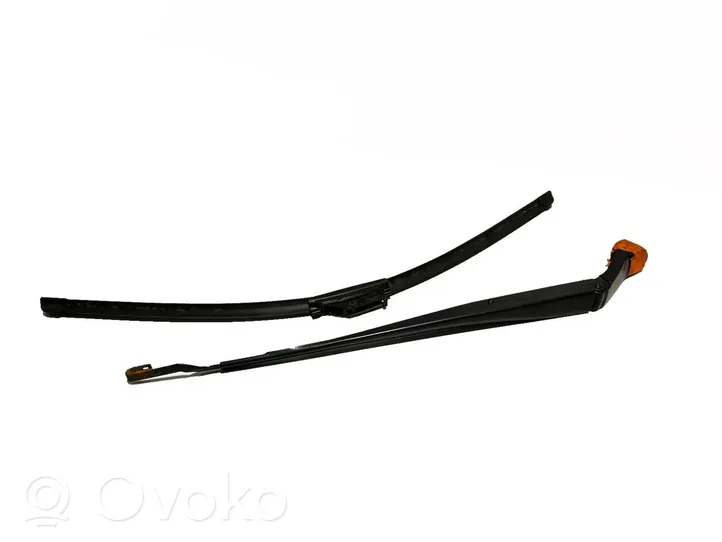 Toyota Verso Front wiper blade arm 852210F030