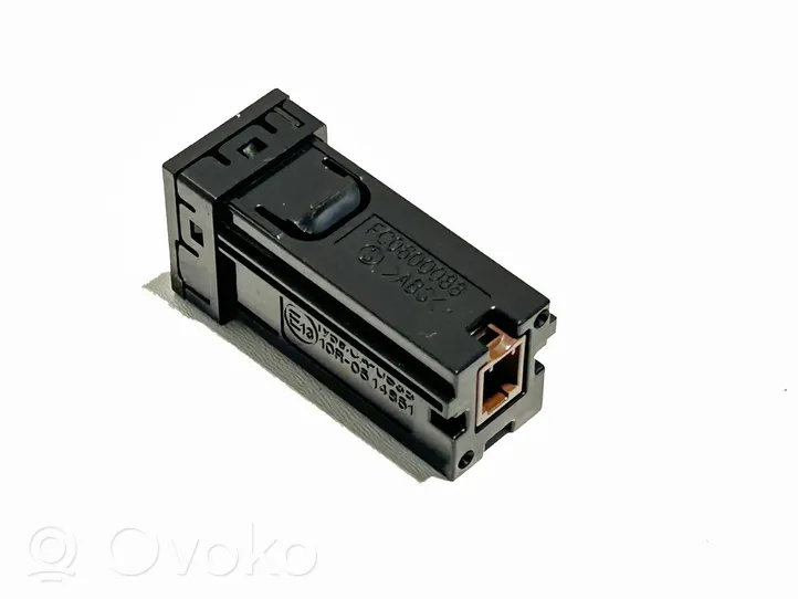 Toyota C-HR Connettore plug in USB 86190F4040