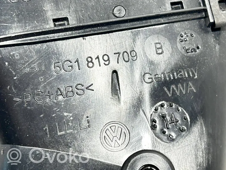 Volkswagen Golf VII Dysze / Kratki środkowego nawiewu deski rozdzielczej 5G1819703