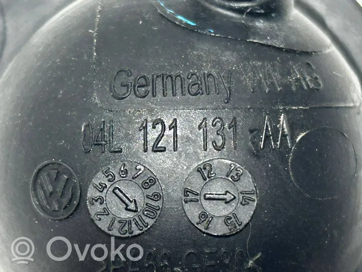 Volkswagen Golf VII Moottorin vesijäähdytyksen putki/letku 04L121131AA