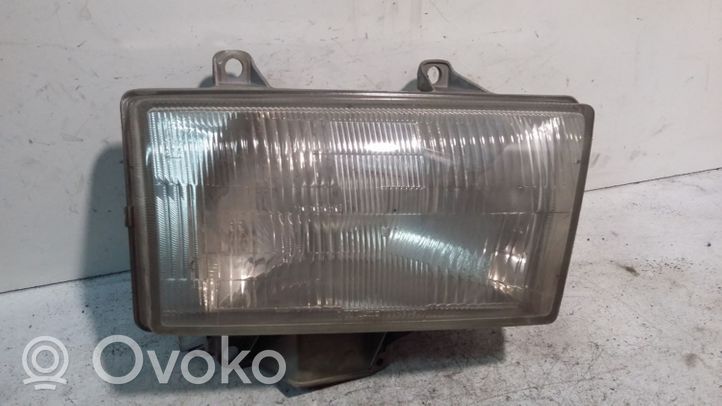 Mazda B2500 Phare frontale 10016020