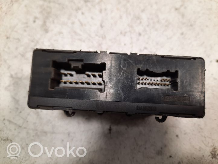 Nissan Primera Oven keskuslukituksen ohjausyksikön moduuli 05051101