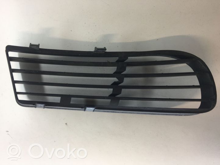 Audi A6 S6 C5 4B Mascherina/griglia fendinebbia anteriore 7M7853683