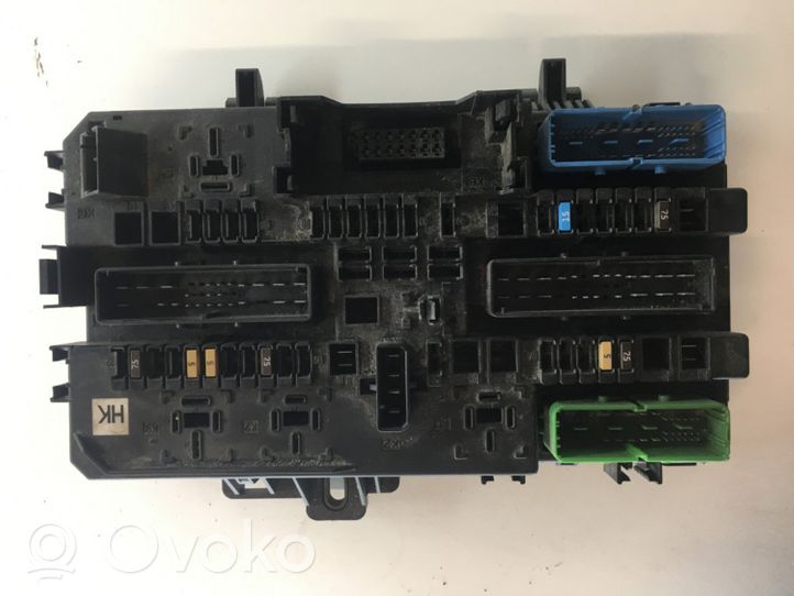 Opel Astra H Fuse module 13206762