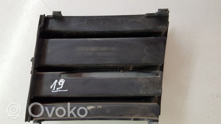 Skoda Octavia Mk2 (1Z) Grille calandre supérieure de pare-chocs avant SD0701001