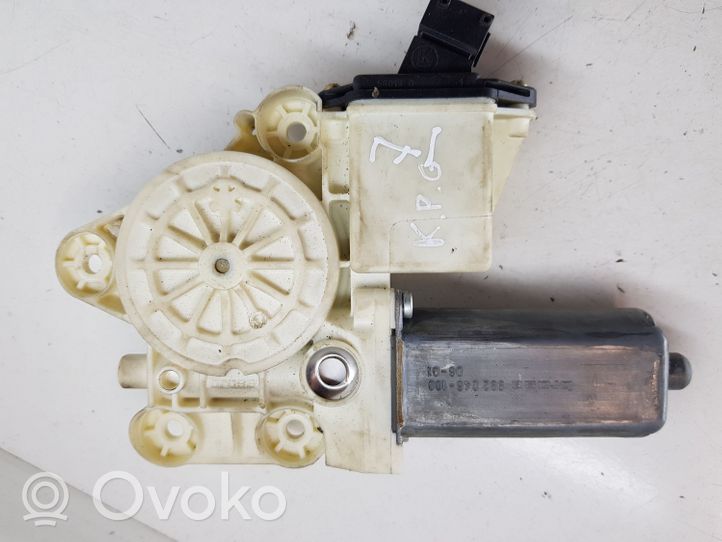 Toyota Corolla E120 E130 Takaoven ikkunan nostomoottori 6984002100