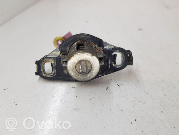 Toyota Corolla E120 E130 Zamek tylnej klapy bagażnika N0501341