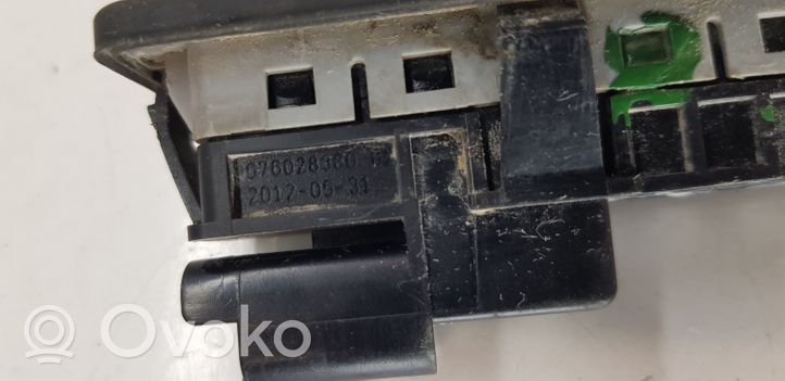 Citroen C2 Przełącznik / Przycisk otwierania klapy bagażnika 9676028380