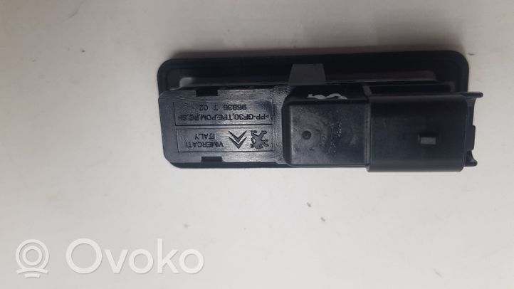 Citroen C4 II Uchwyt / Rączka zewnętrzna otwierania klapy tylnej / bagażnika 95835T02