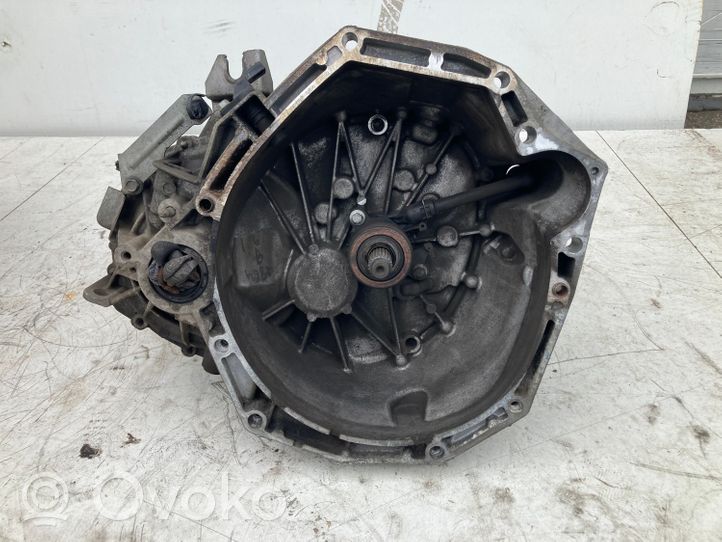 Nissan Juke I F15 Manuaalinen 6-portainen vaihdelaatikko 7701700587