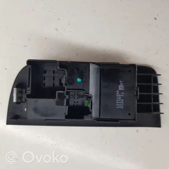 Opel Zafira C Electric window control switch 13301886