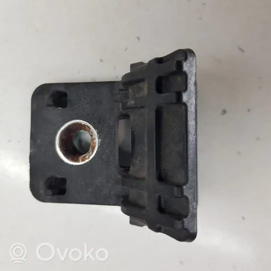 Opel Zafira C Fixation de radiateur 13250318