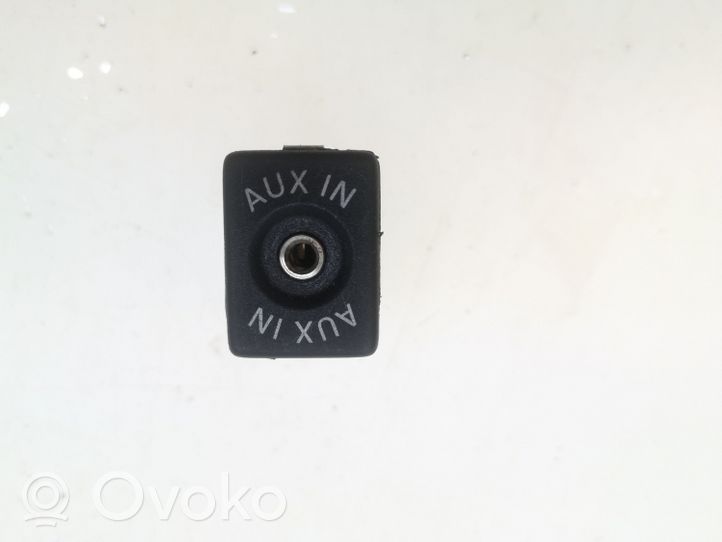 Volkswagen Golf VI Connettore plug in AUX 5K0035724