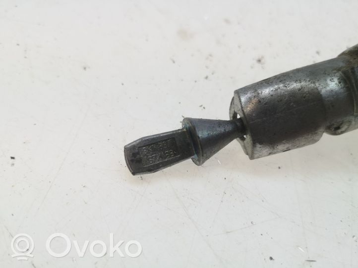 Volkswagen Golf VI Front door lock (next to the handle) 5K0837167