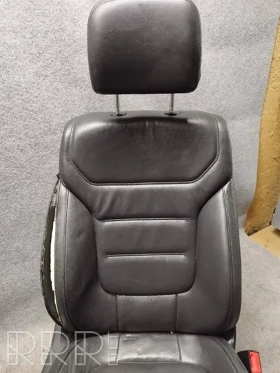 Volkswagen Touareg II Asiento delantero del pasajero 7P6971364AN