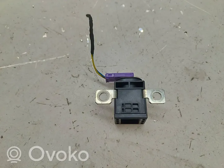 Volkswagen PASSAT B6 Ignition-blocking relay 4F0915519