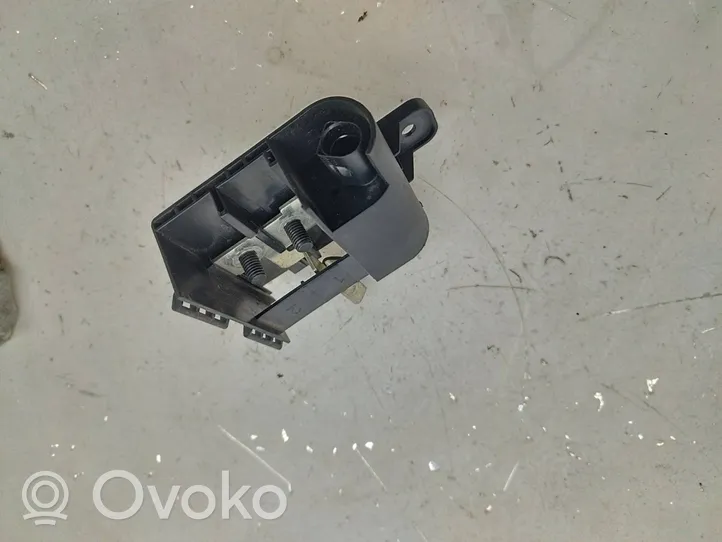 Volkswagen PASSAT B6 Battery relay fuse 1K0937517