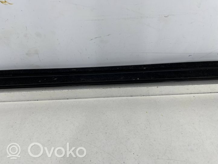 BMW X4 G02 Etuoven tuulilasin kisko 7410016